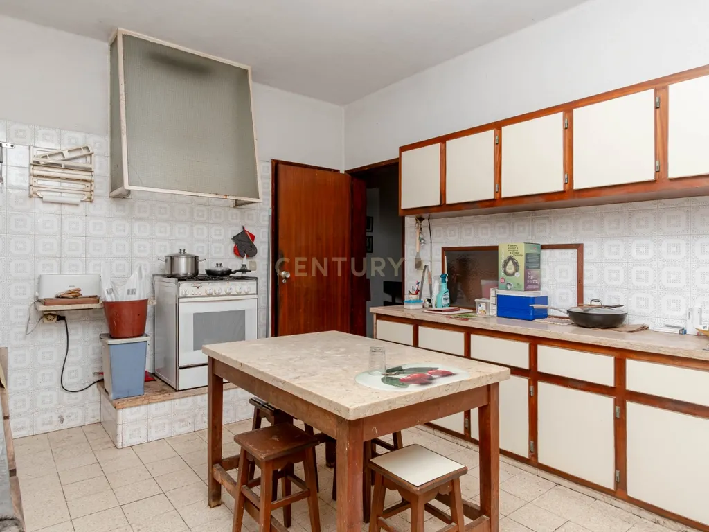 T6+1 em 1066 m2 de tranquilidade, para remodelar ou investir - Image 17
