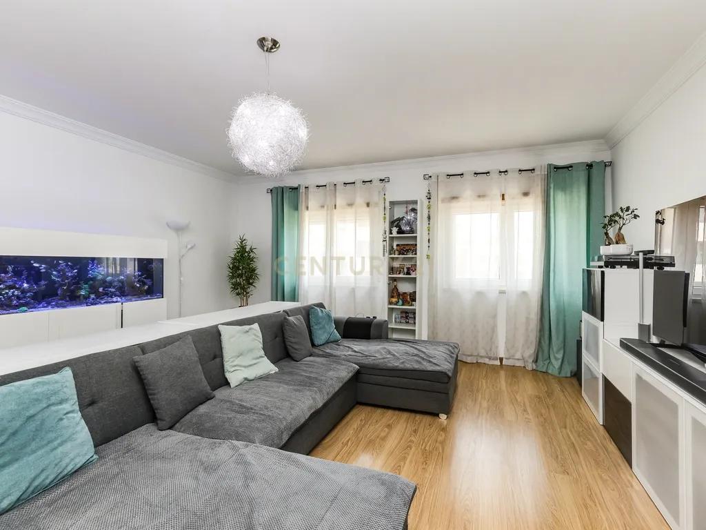 Apartamento T3 no Montijo com garagem, arrecadação e varandas - Image 11