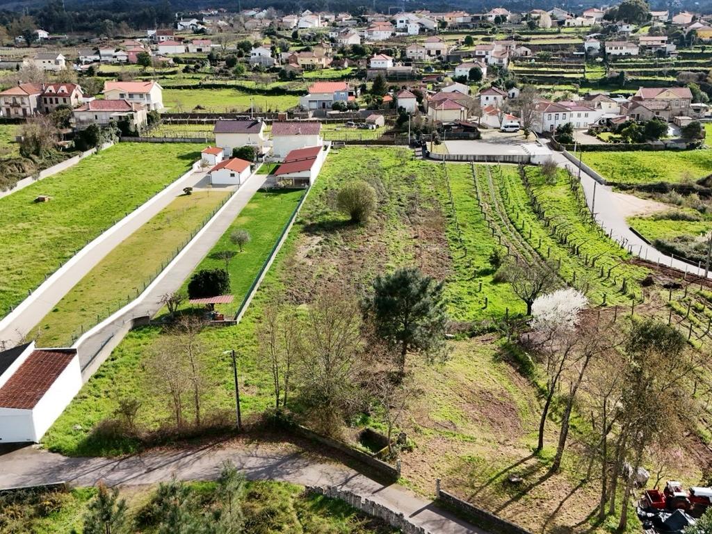 Terreno com 3600m2 - 🍇 Onde o Coração do Alvarinho Encontra a Serenidade do Rio Minho! - Image 4