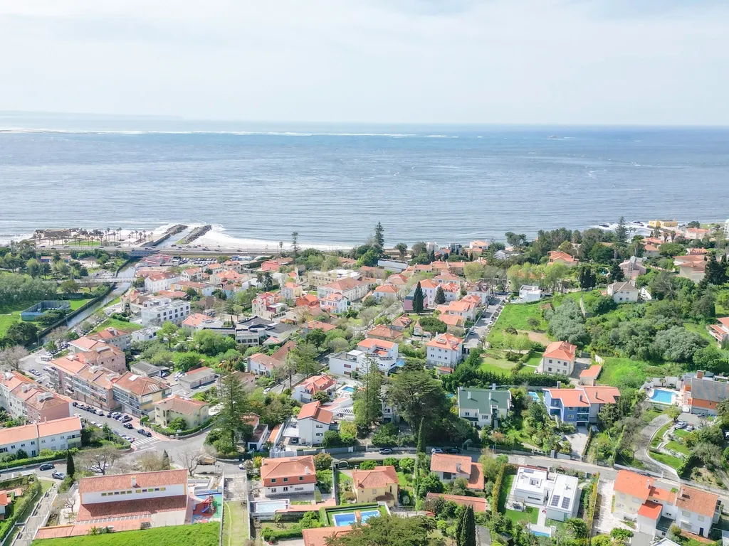 EXCELENTE MORADIA COM TERRENO DE 1000 M2 EM CAXIAS, COM OTIMA LOCALIZAÇÃO, BOAS AREAS, JARDIM MARAVILHOSO E PISCINA - Image 8