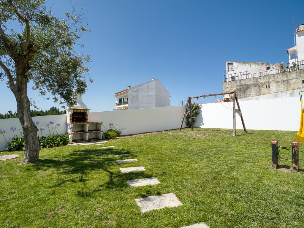 Apartamento T2 em Condomínio Fechado com Piscina e Jardins – Pederneira, Nazaré - Image 28
