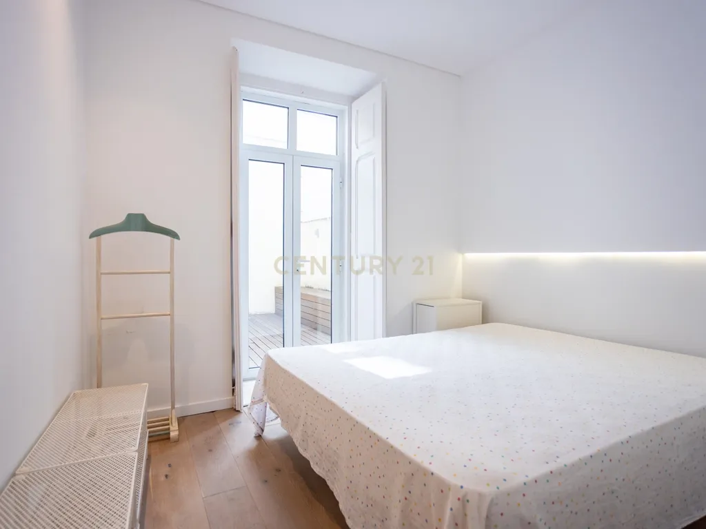 Apartamento T1+1 com logradouro a venda em Campo de Ourique! - Image 12