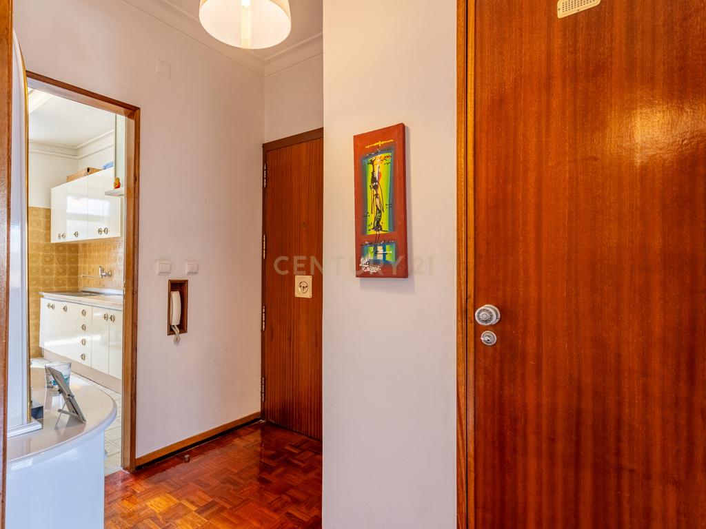 Apartamento T2 na Urbanização Codivel - Odivelas - Image 7