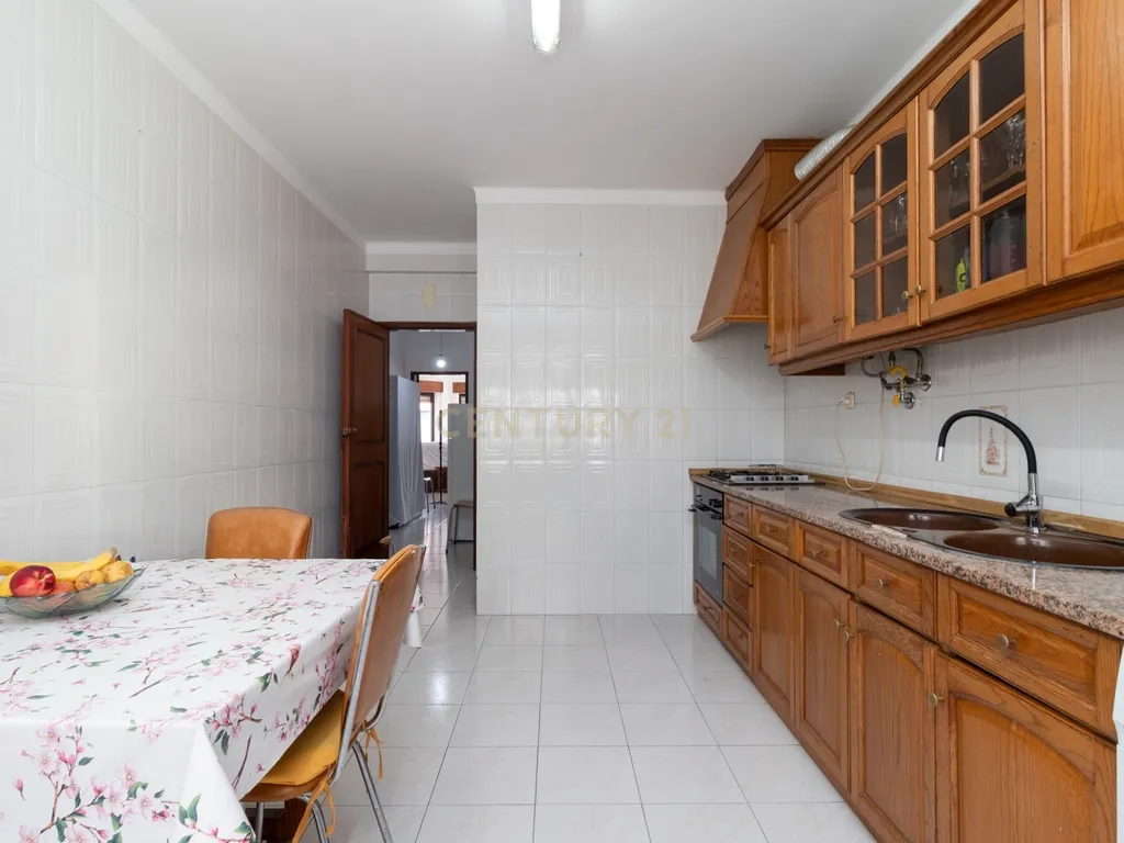 Apartamento T3 com garagem e arrecadação em Abrantes - Image 22
