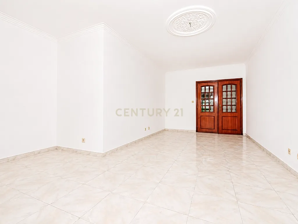 Apartamento T3 com Parqueamento e Arrecadação | Rio de Mouro - Image 21