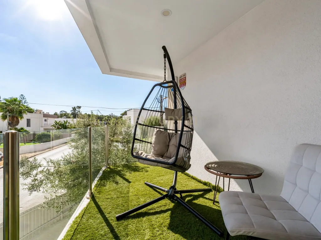Moradia T4 Contemporânea com piscina, na Aroeira, perto do golf e praias - Image 34