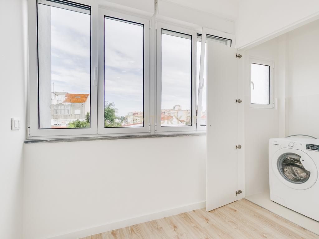 Apartamento T2 Remodelado na Prestigiada Avenida Jaime Cortesão em Setúbal – Próximo da Zona Ribeirinha - Image 19