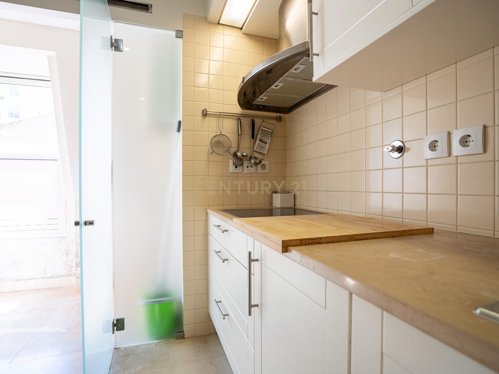 Apartamento T1 Moderno nas Avenidas Novas, Lisboa mobilado, com ar condicionado e garagem - Image 17