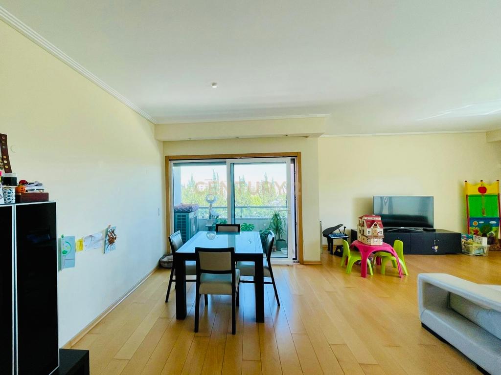 Excelente Apartamento T3 com 185 m² para Arrendamento em Telheiras – Rua António Quadros - Image 2