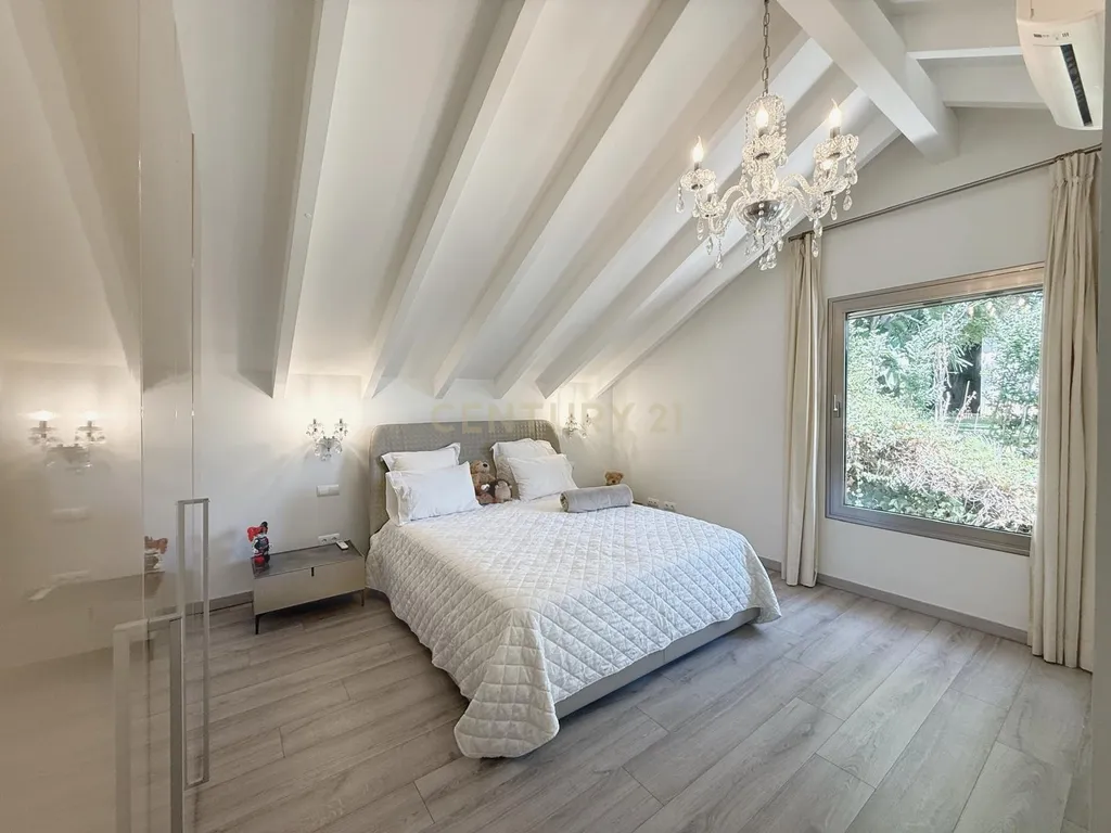Elegante moradia mediterrânea de cinco quartos com vista para o prestigiado campo de golfe Valderrama, em Sotogrande Alto - Image 24