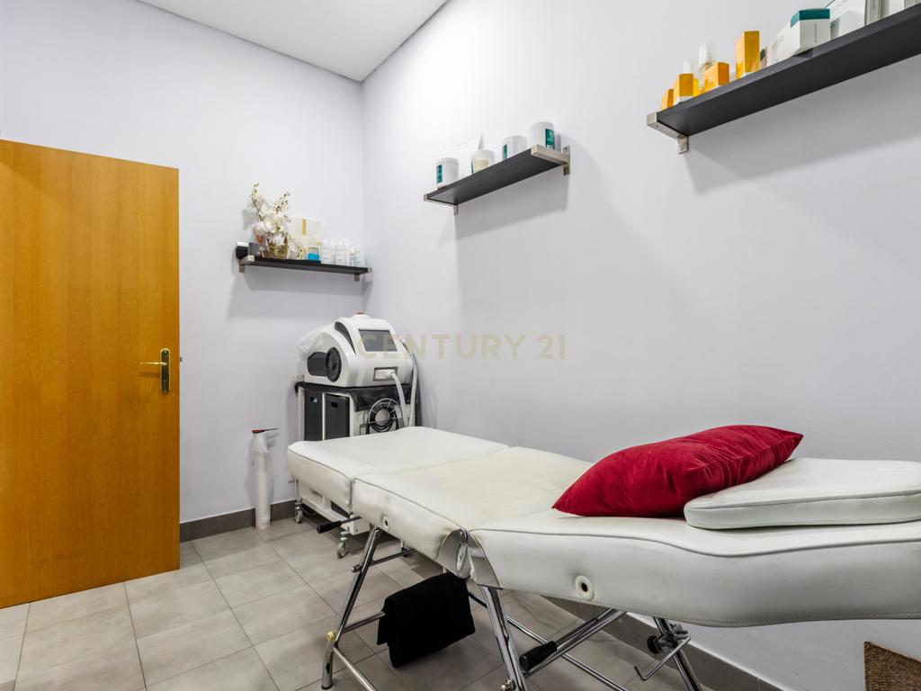 Loja com 90 m² na Quinta do Bom Retiro, Sobreda - Image 9