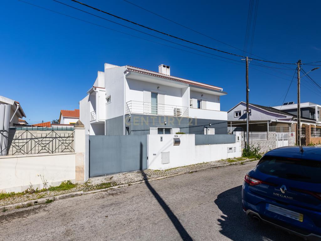Moradia T4+1 Fernão Ferro, Redondos - Image 79