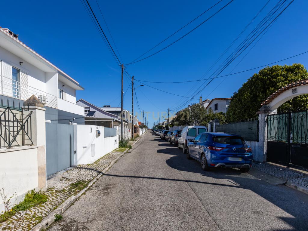 Moradia T4+1 Fernão Ferro, Redondos - Image 80