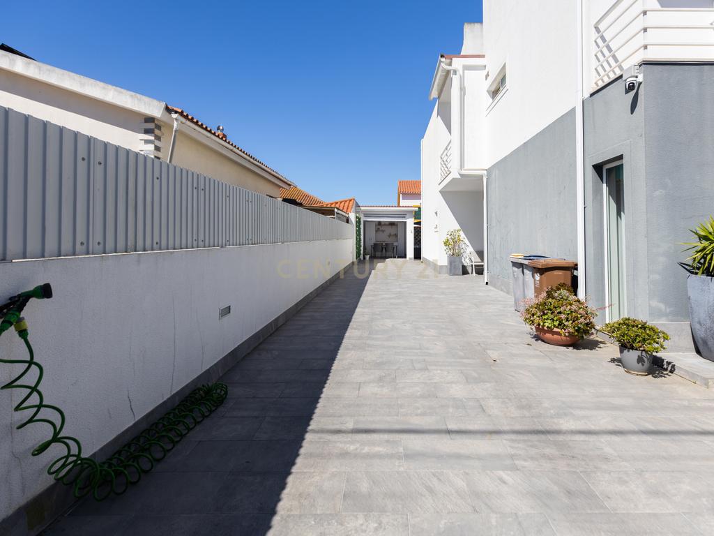 Moradia T4+1 Fernão Ferro, Redondos - Image 71