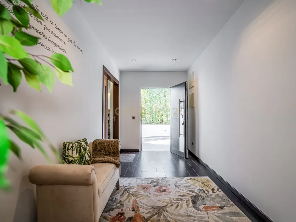 Moradia Moderna e Eficiente com 4 Quartos Próxima de Leiria - Image 4