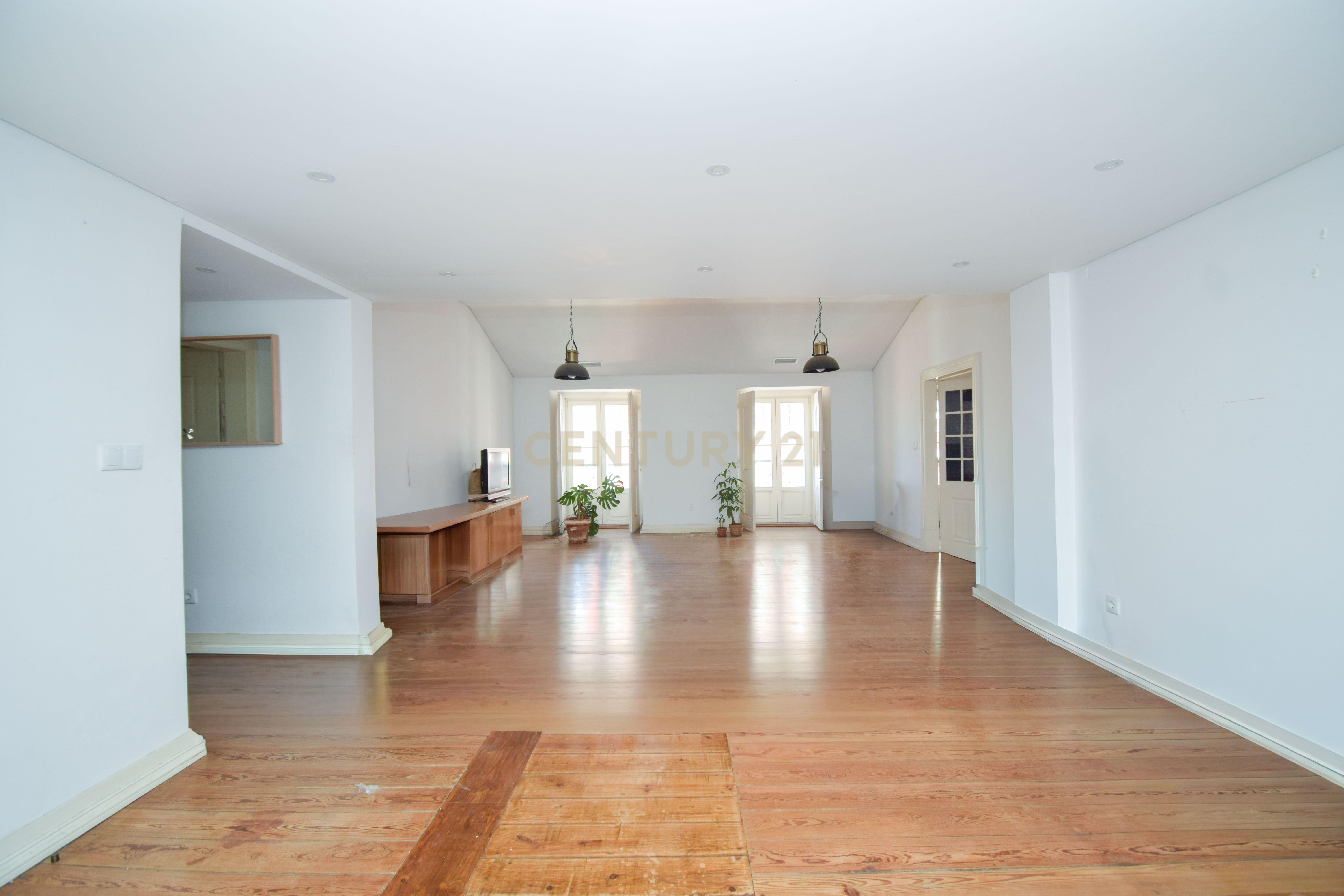 Fotografia 2 de Apartamento T5 Duplex para Arrendamento em Alcântara (2.300€)