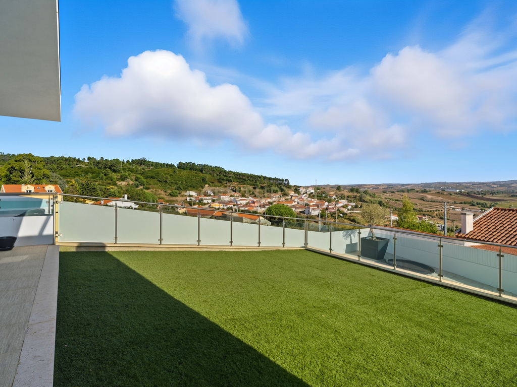 Moradia T4, em excelente estado de conservação, a 10 min de Torres Vedras - Image 37
