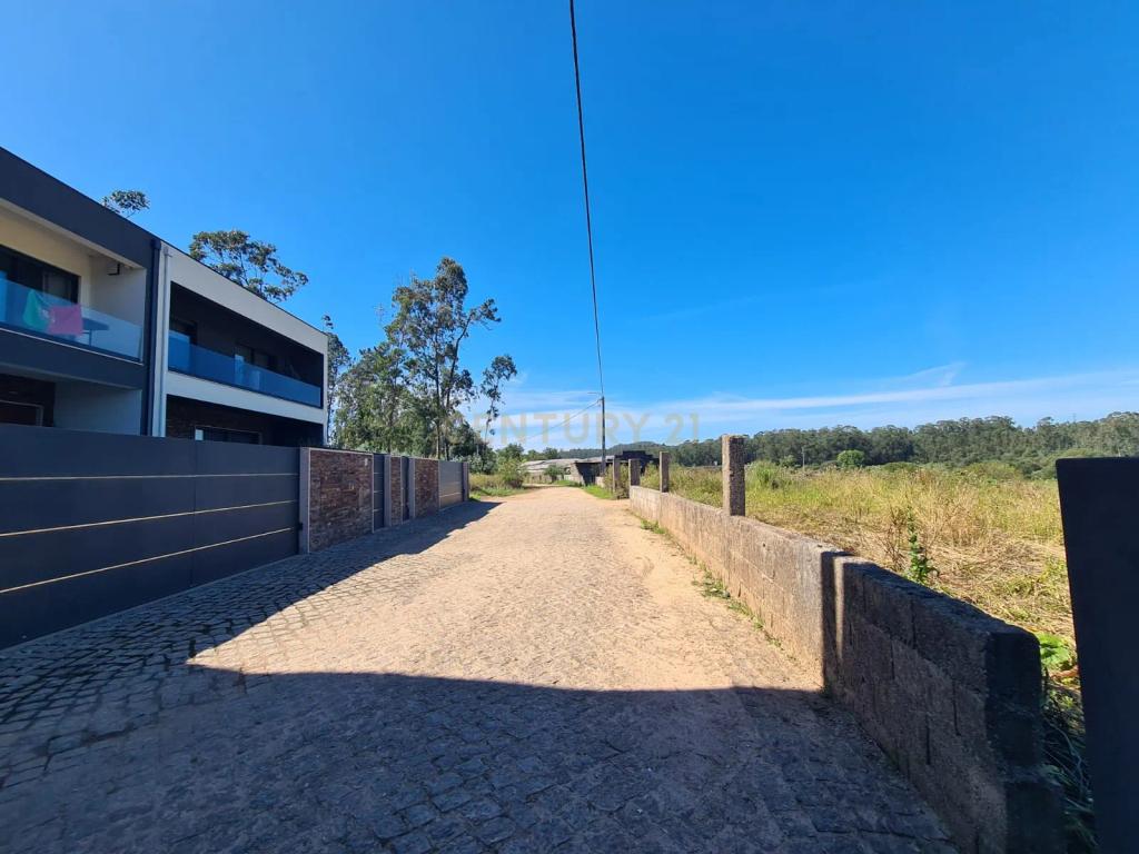Terreno com Pavilhão Industrial em Barqueiros - Image 2