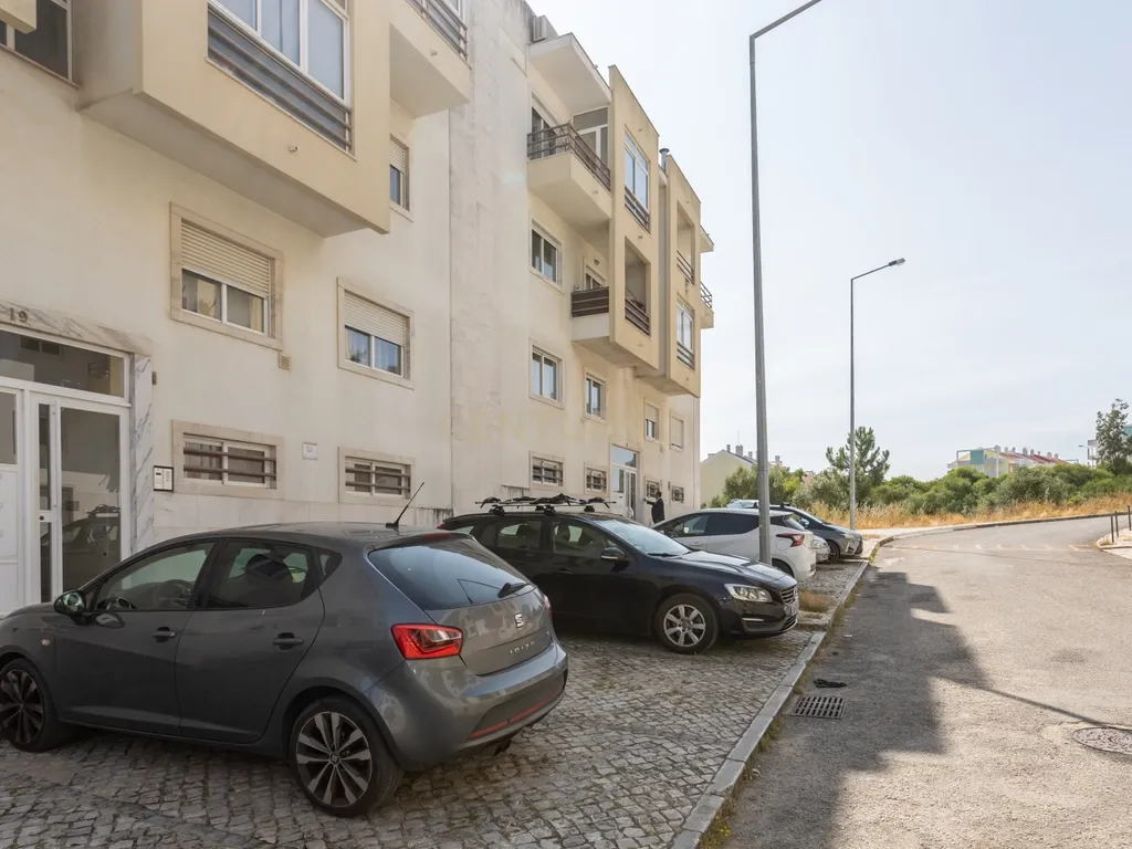 Apartamento T1+1 - Sobreda - Image 30