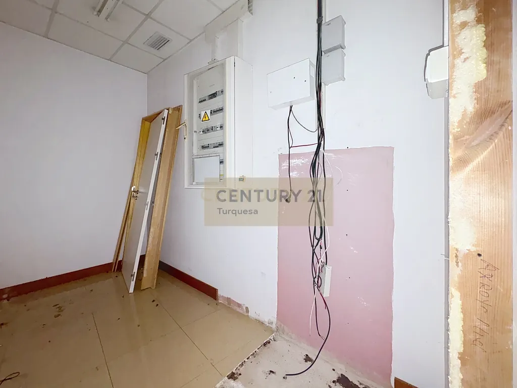 Amplo local comercial em Benalmádena, Málaga, com excelente localização - Image 18