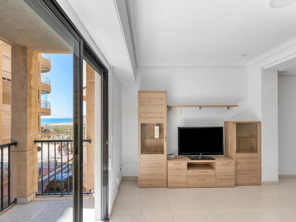 Apartamento com terraço e vista mar a apenas 80 metros da praia de La Mata - Image 13