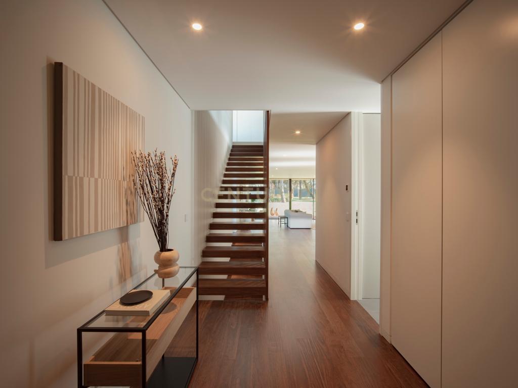 Moradia T4 com Terreno de 1.030m2 em Condomínio Fechado  - Image 14