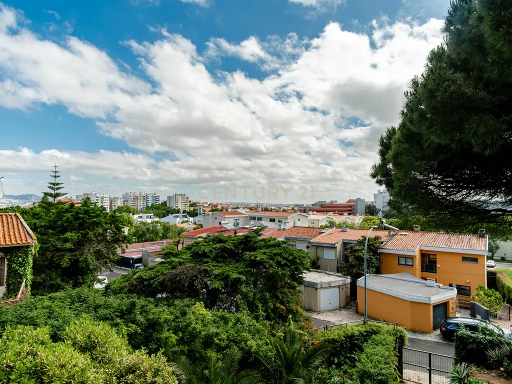 T6+1 em 1066 m2 de tranquilidade, para remodelar ou investir - Image 23