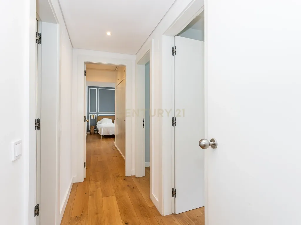 T3 Remodelado com Suite com closet e Parqueamento para Arrendamento em Algés/Miraflores - Image 21