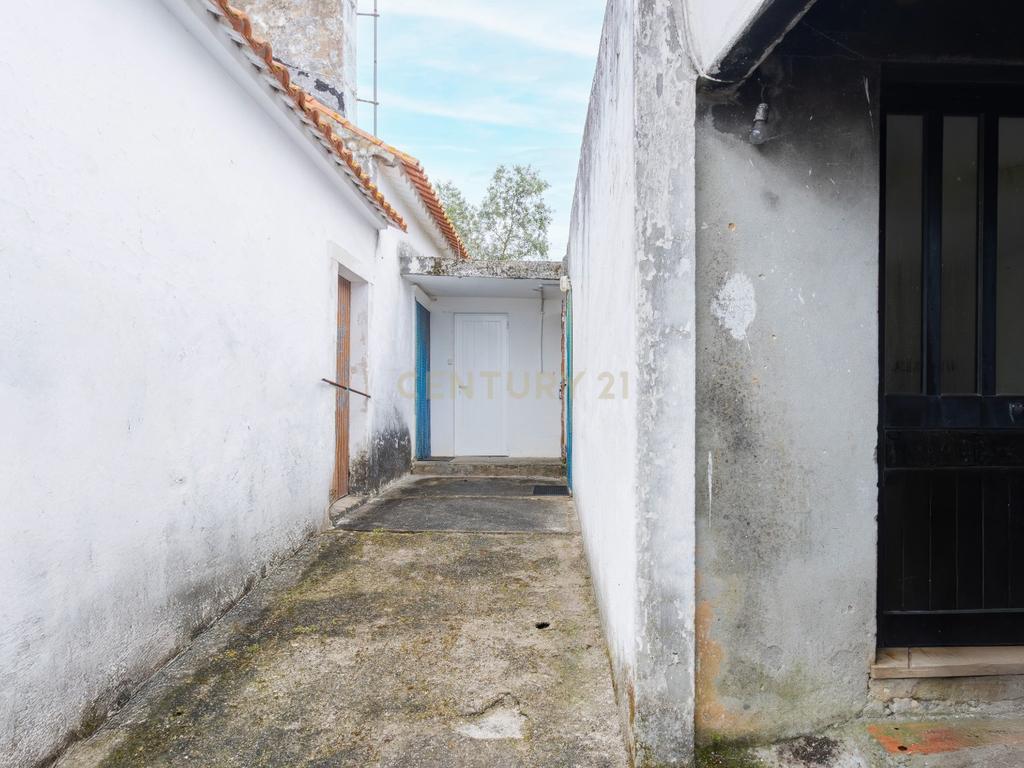 Casa T2 em Alcobaça com Jardim e Vista para o Campo - Image 6