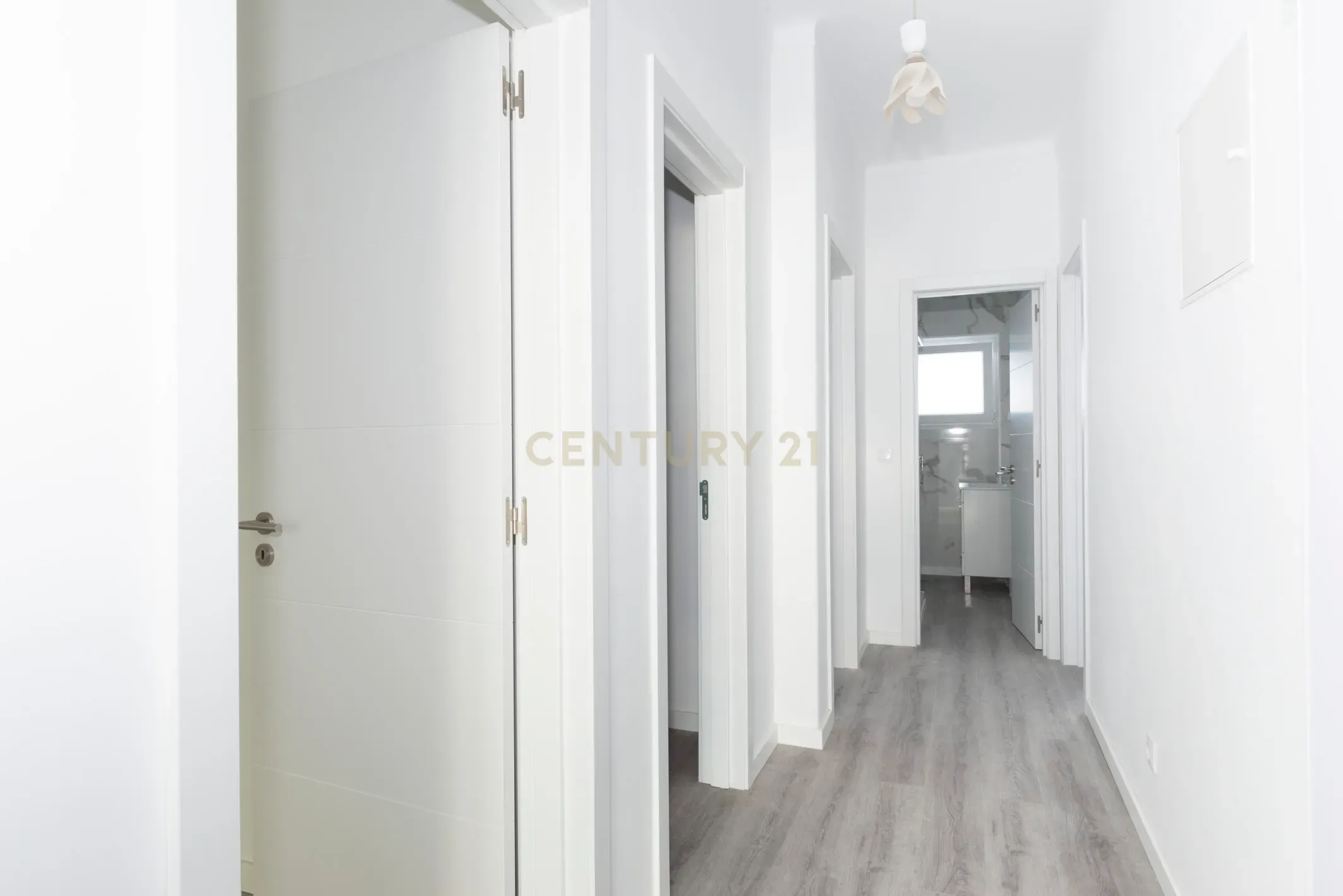 Fotografia 10 de T2 totalmente remodelado com cozinha independente no centro de almada