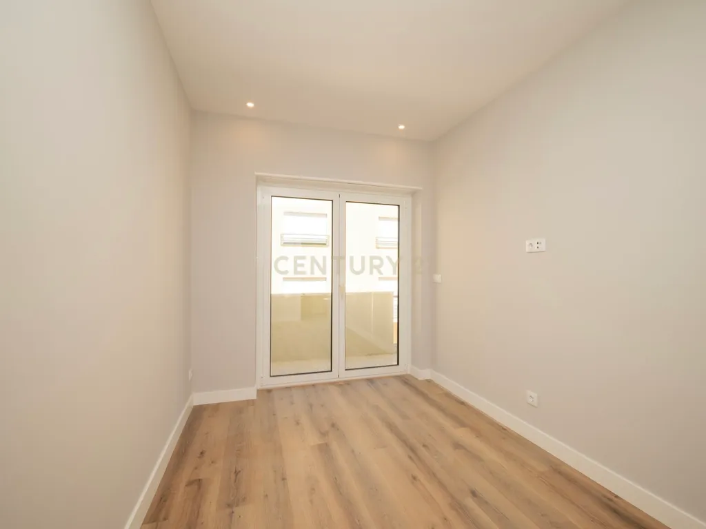 Apartamento T2 Totalmente Renovado em Queluz – Pronto a Habitar! - Image 20