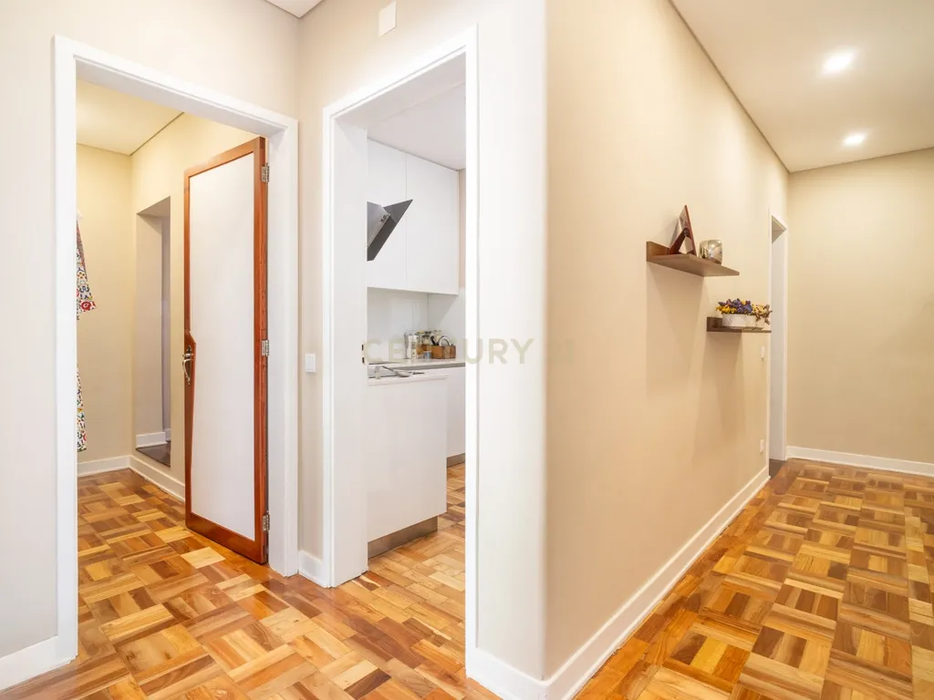 Apartamento T3+1 com logradouro e estacionamento privativos e sótão independente rentabilizado – Bairro Norton de Matos - Coimbra - Image 8
