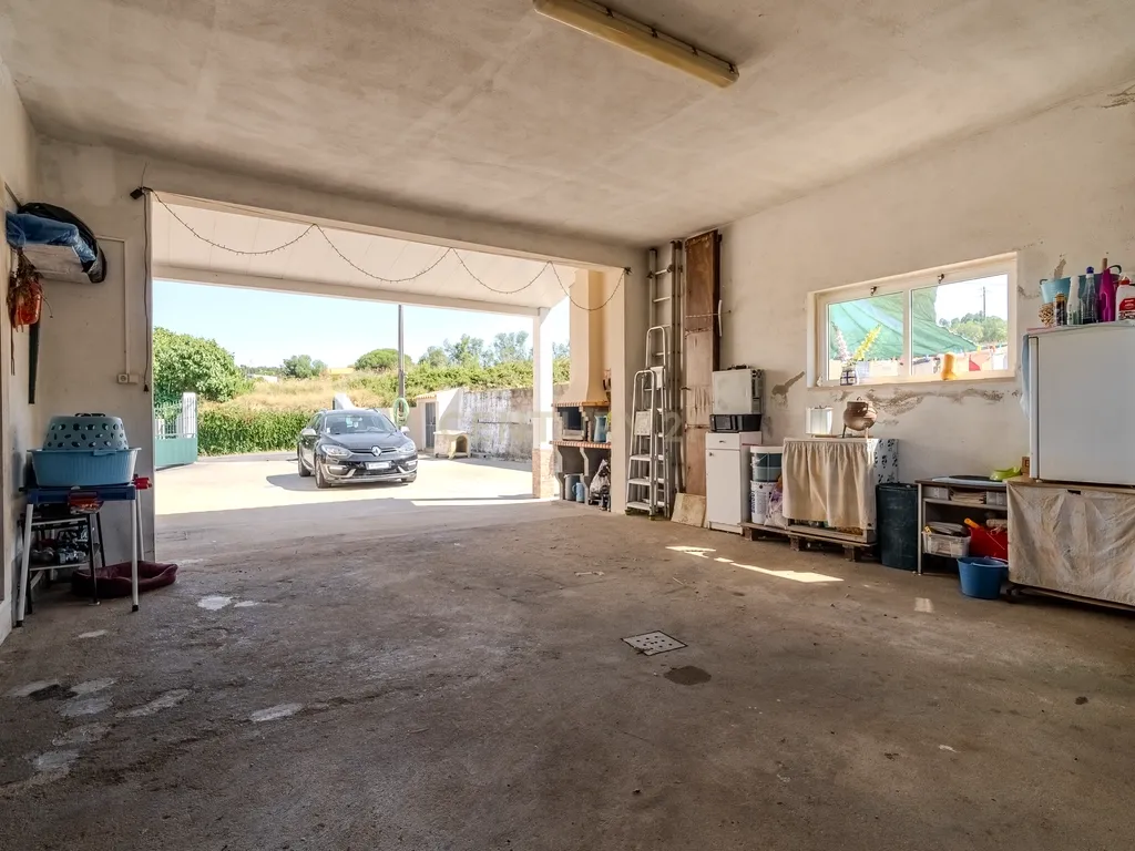 Moradia T5 com Garagem e Terreno em Sobral de Monte Agraço - Image 29