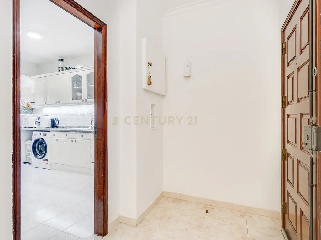 Apartamento T3 com boas áreas, varandas e arrecadação – Rinchoa, Rio de Mouro - Image 25
