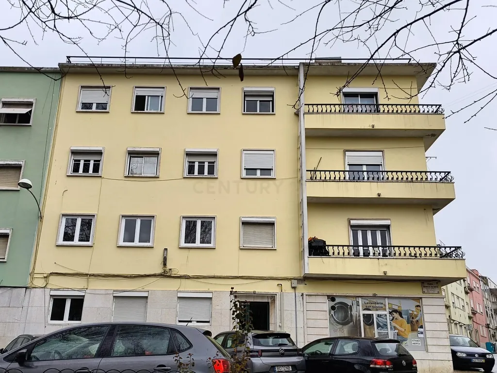 Apartamento T2 com excelente potencial | Luminoso | Beato – Lisboa - Image 4