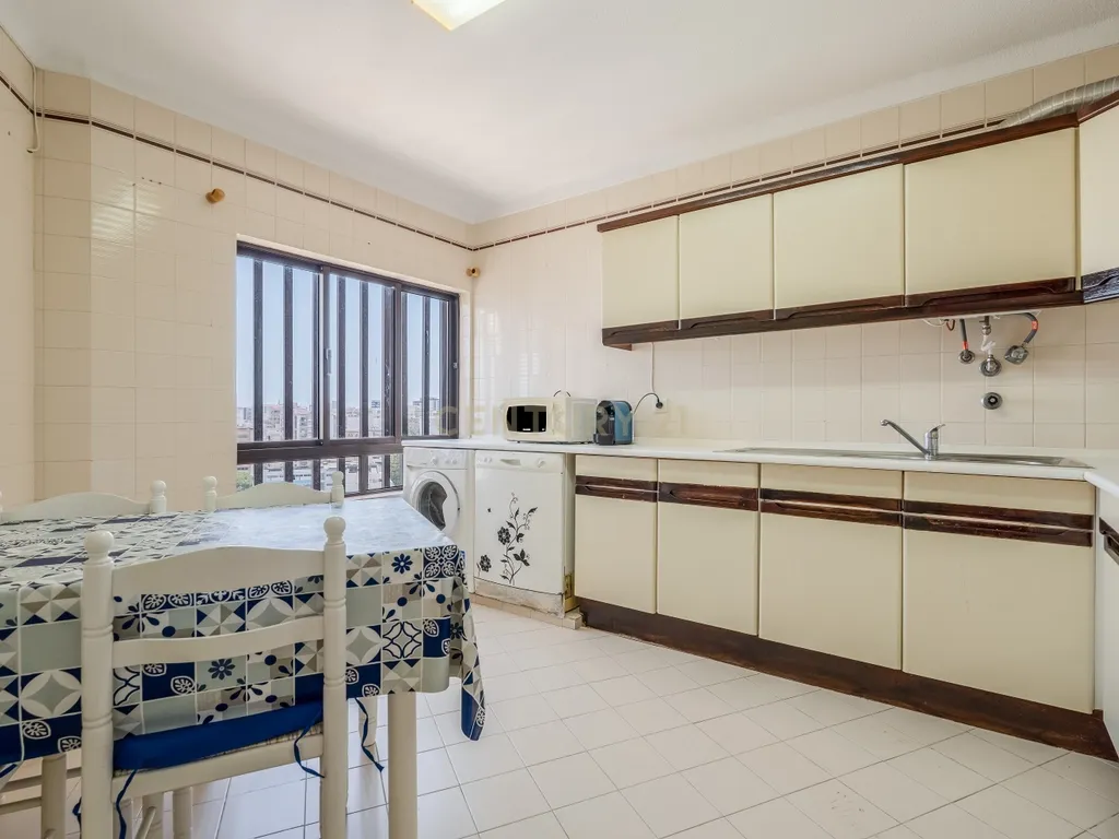 Apartamento T2 com vista rio, a 2 minutos da zona ribeirinha, em Portimão - Image 2