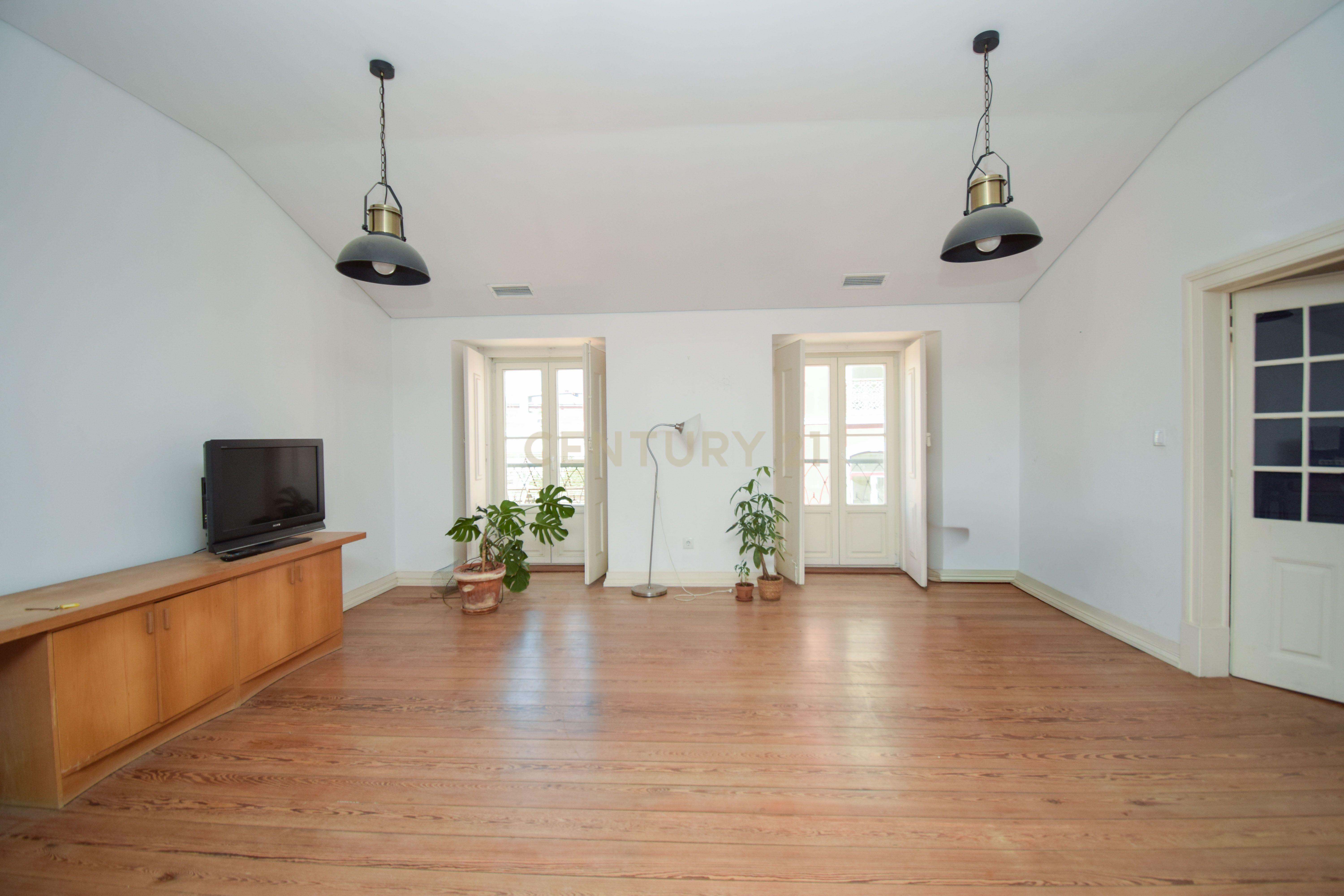 Fotografia 3 de Apartamento T5 Duplex para Arrendamento em Alcântara (2.300€)