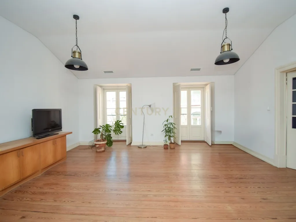 Apartamento T5 Duplex para Arrendamento em Alcântara (2.300€) - Image 3