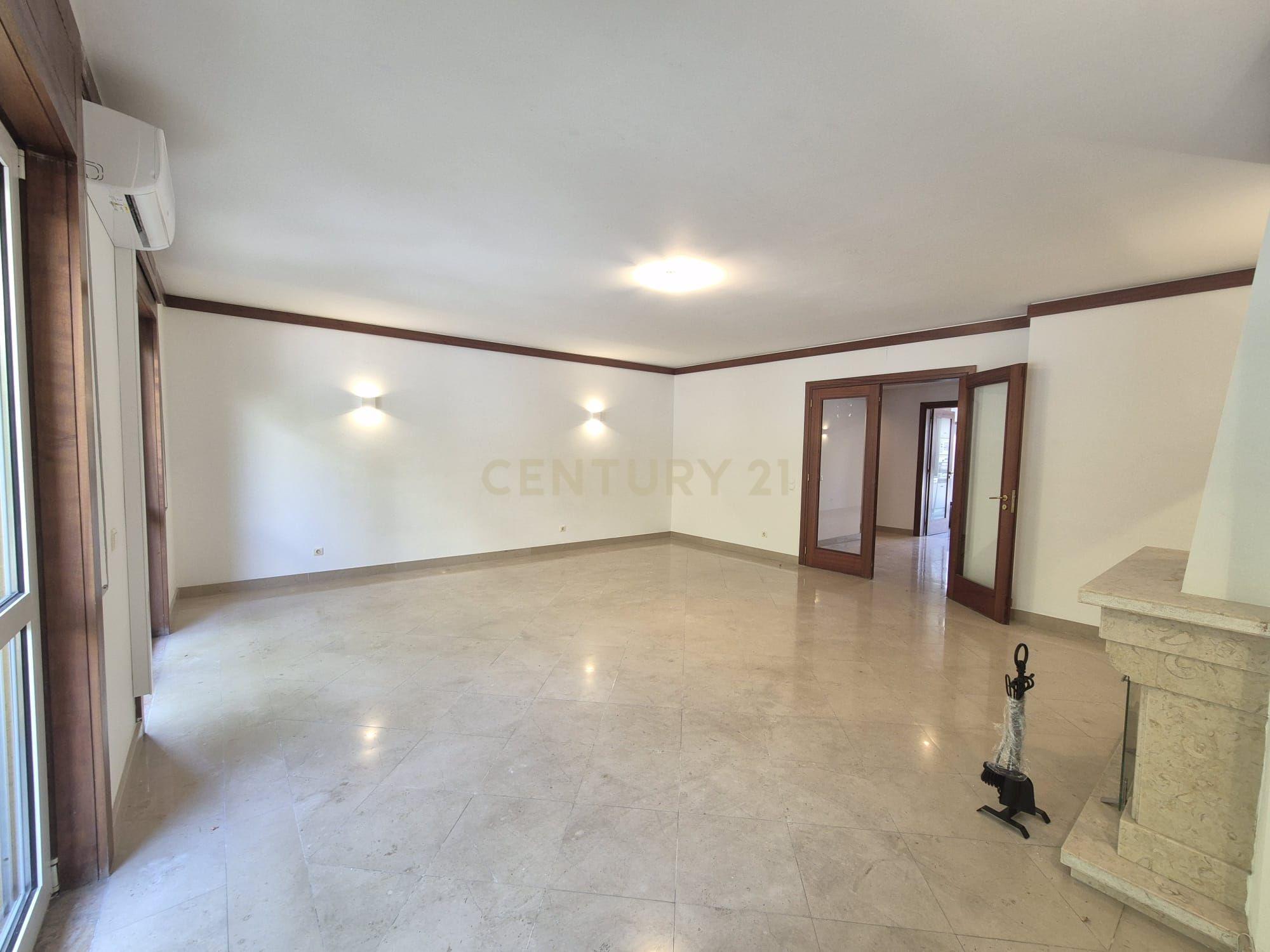 Fotografia 8 de Espaçoso Apartamento T4 no Parque das Nações, Lisboa, com Garagem
