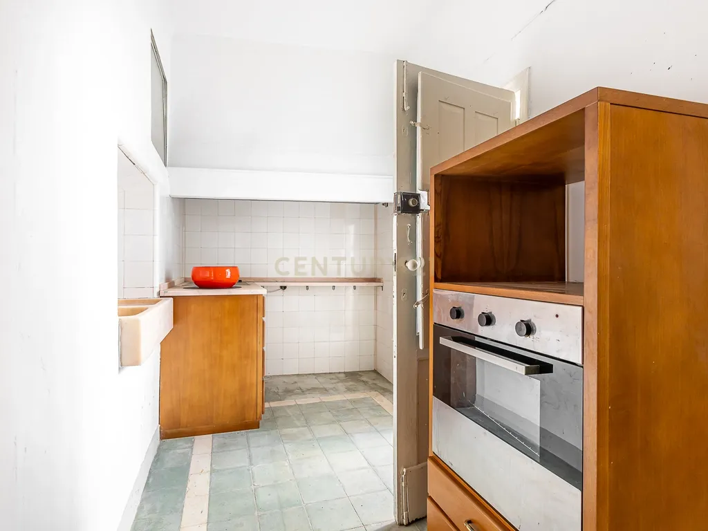 APARTAMENTO T2+1 COM 2 LOGRADOUROS NO CORAÇÃO DE BORBA - Image 14