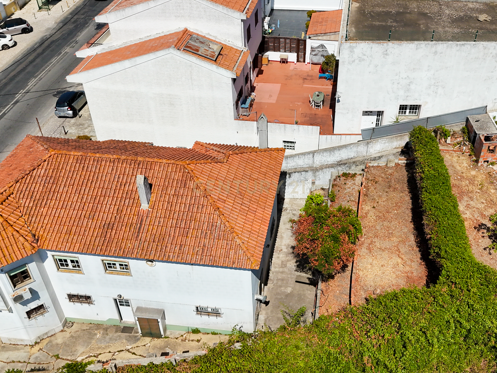 Duas Casas Numa Só: Espaço, Centralidade e Natureza em Palmela - Image 59