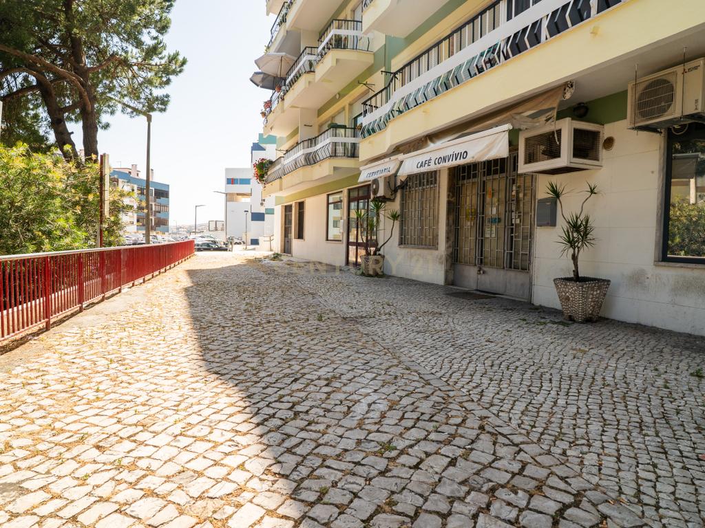 Escritório Mobilado para Arrendamento – Ramada, Odivelas | 92m² | 1.000€/mês - Image 14