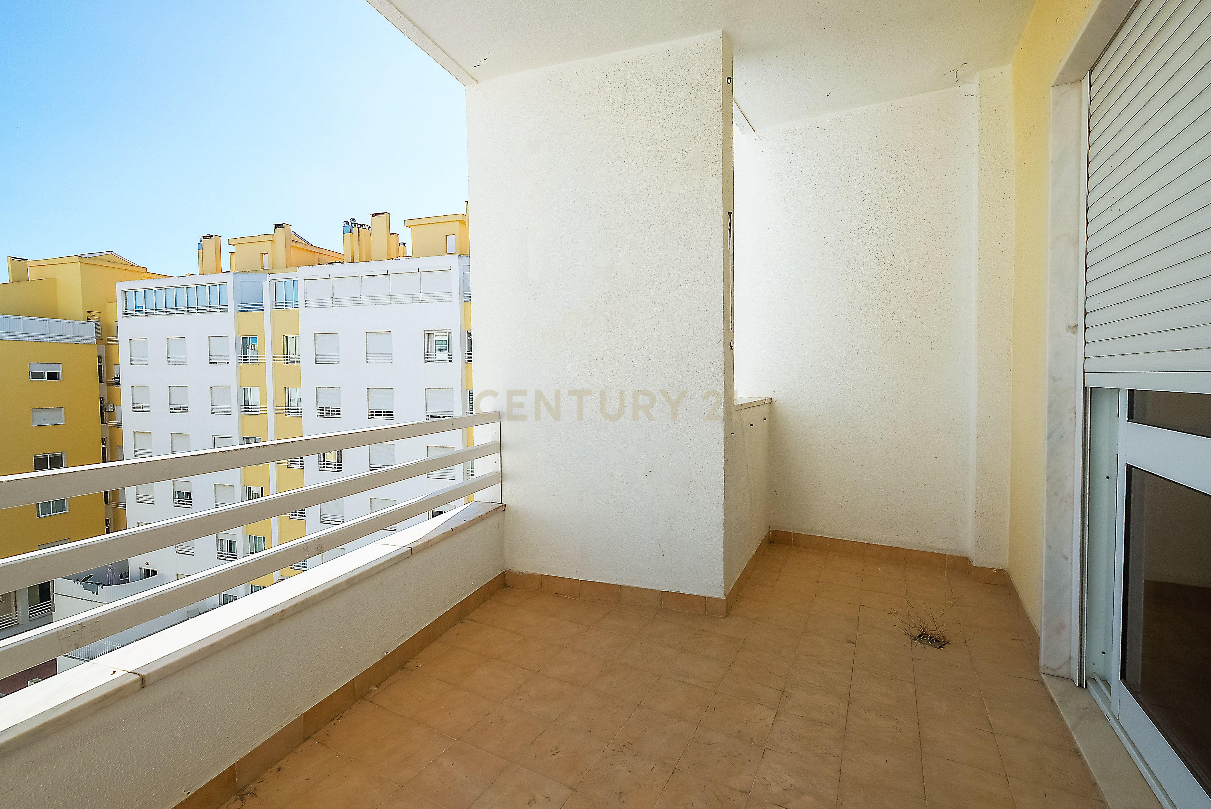 Fotografia 5 de Apartamento T3 luminoso na Parede com varandas, garagem e arrecadação