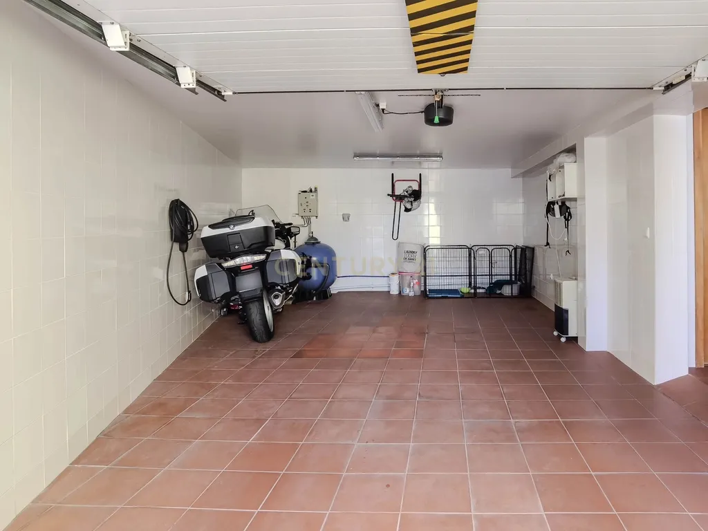 Luxuosa Moradia T3 em Gondomar com Vista Panorâmica e Piscina - Image 40