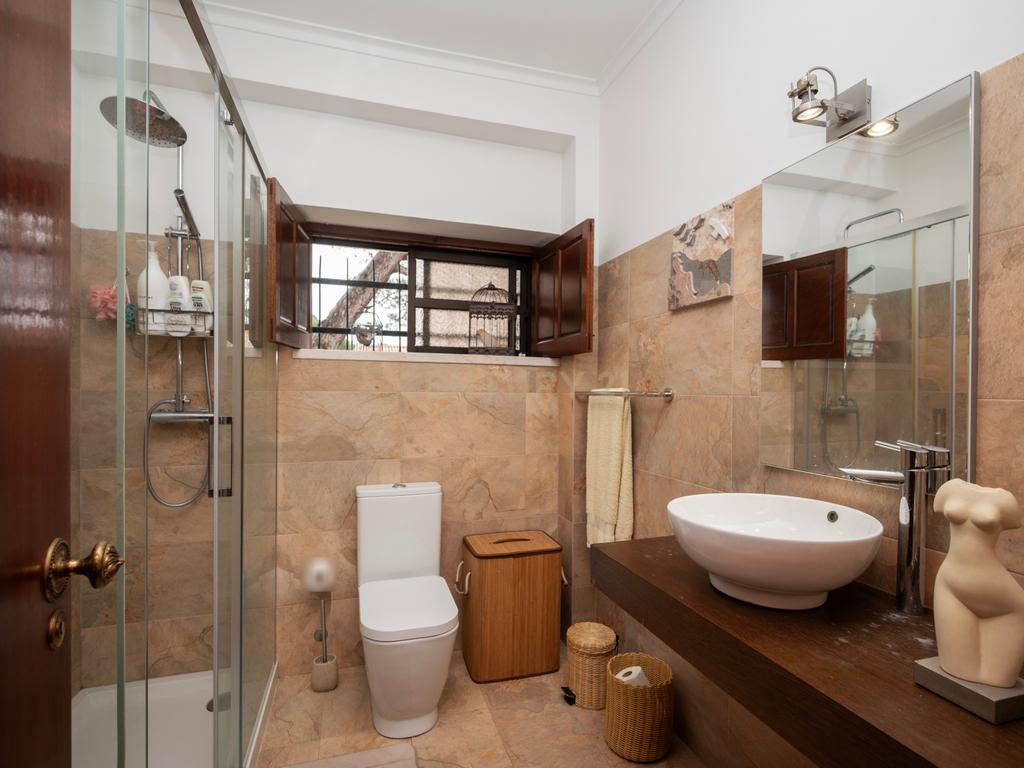 Moradia à Venda no Banzão, zona de Colares - Image 10