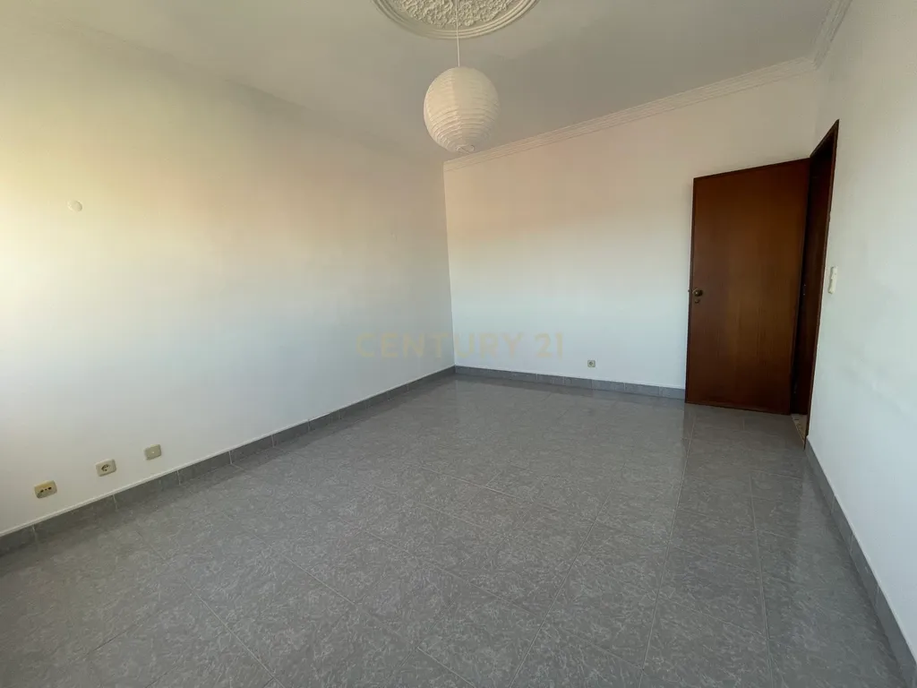 Apartamento T2 na Quinta do Conde - Image 10