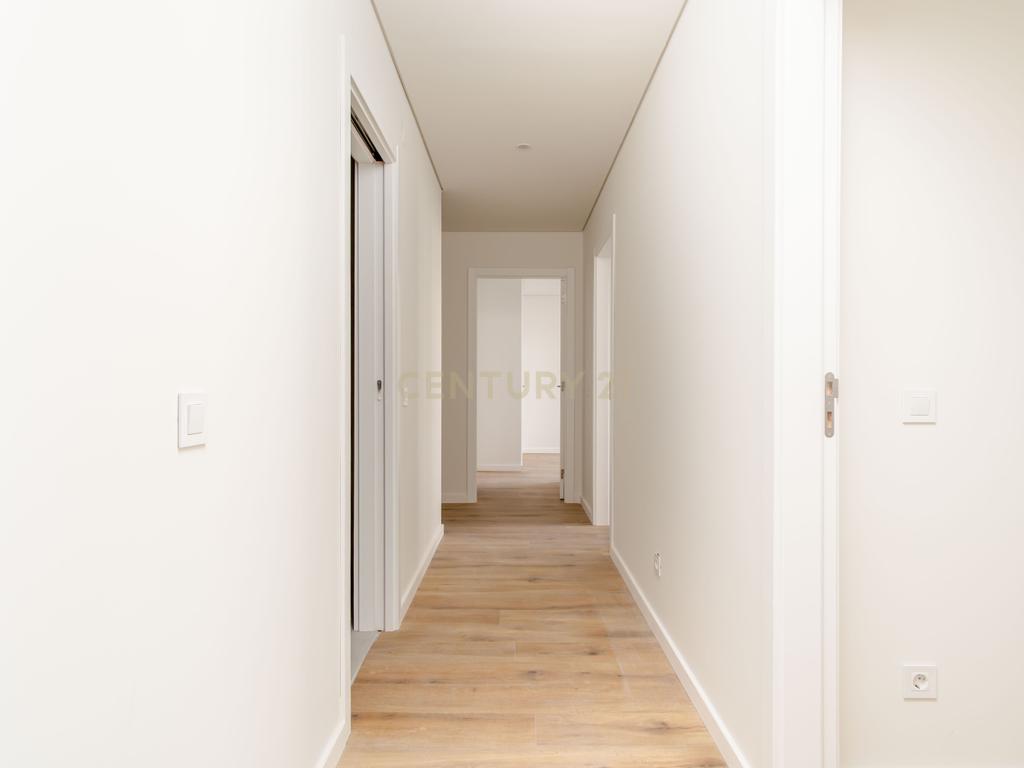 Exclusiva Penthouse T4 inserida num Empreendimento em Almada - Image 11