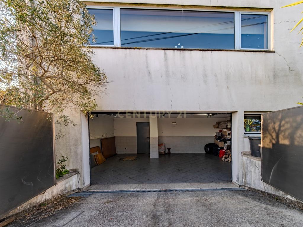 Moradia T3 de 3 frentes com 351 m², jardim e terraços | Baguim do Monte - Image 30