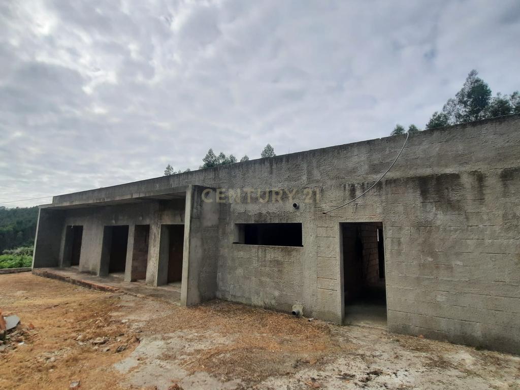 Casa moderna T3  e terreno rústico perto de Oliveira de Frades e Vouzela, preço total 125.000.00 euros! - Image 1