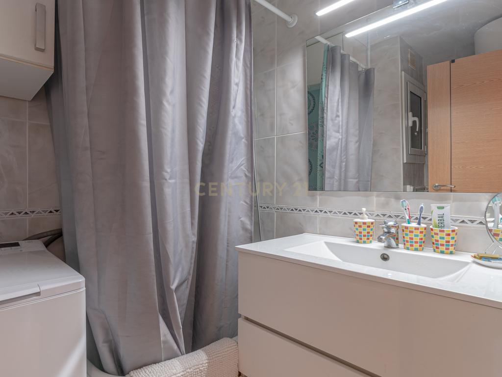 Oportunidade de Investimento em Salou – Apartamento com Licença Turística e Duas Varandas - Image 8